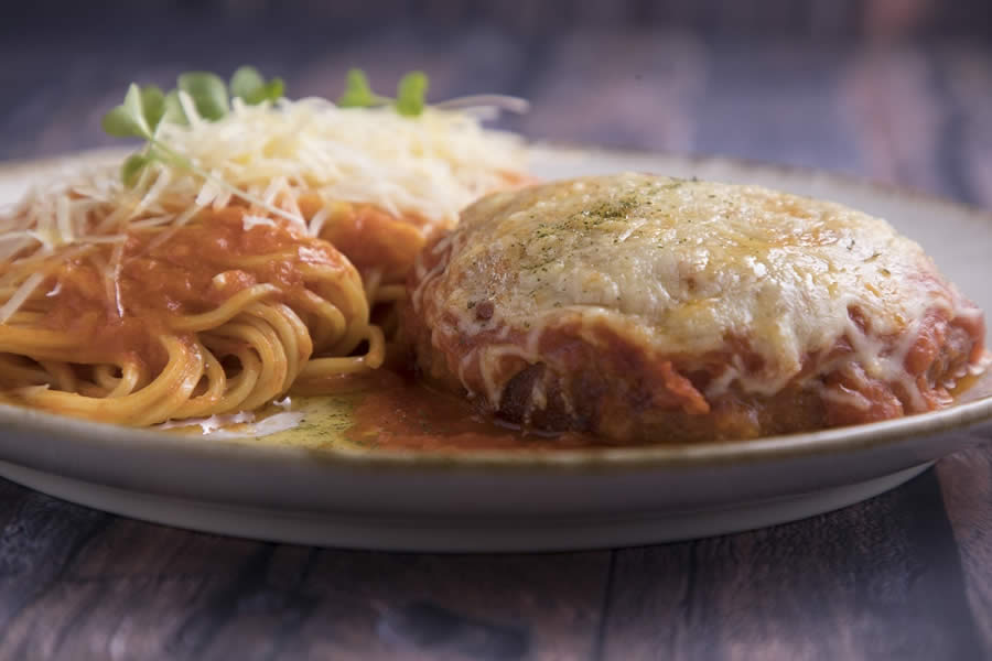Cantina Piovanelli_Polpetone com Spaghetti AllPomodoro_Foto_Ricardo DAngelo
